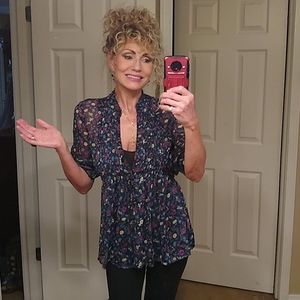 🌸🥰 floral tunic blouse, sheer size medium